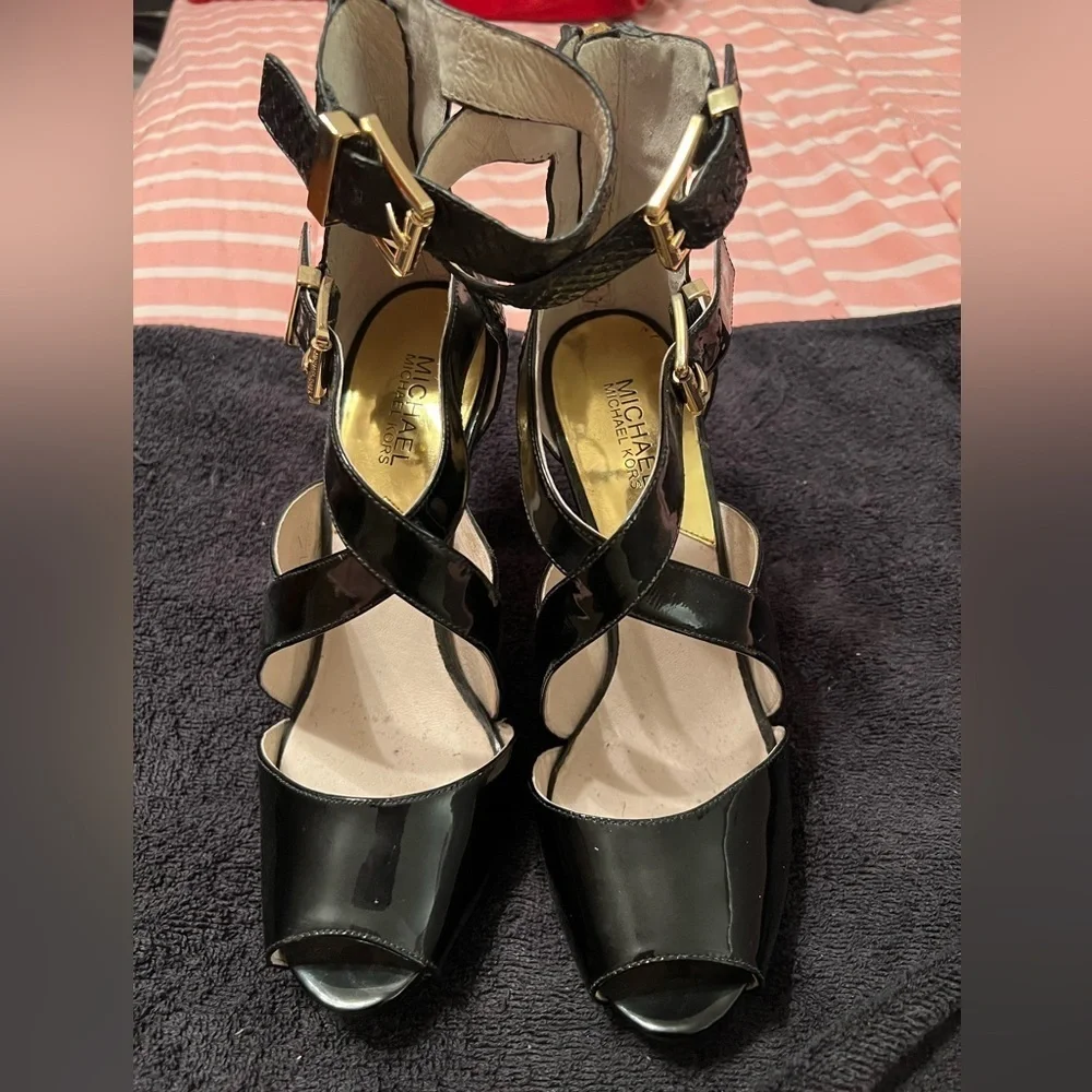 Michael Kors Tamara Women's Black Patent Leather Open Toe Heels Shoes, size 9.5